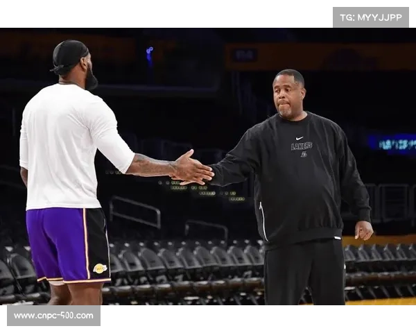 前骑士助教达蒙·琼斯涉泄露湖人球员健康信息被捕